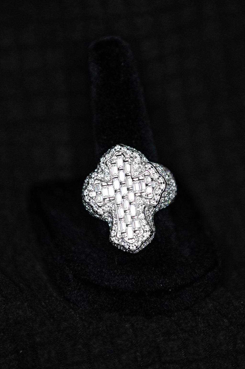 MOISSANITE CROSS RING