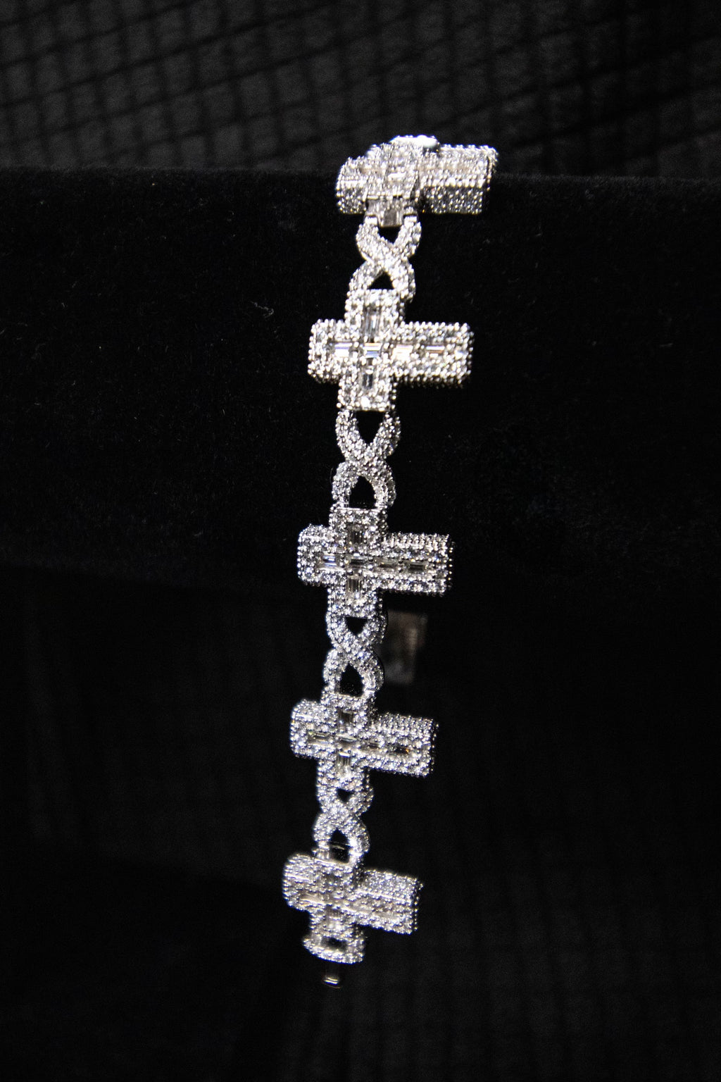 CUBAN CROSS BRACELET 7.5 INCH