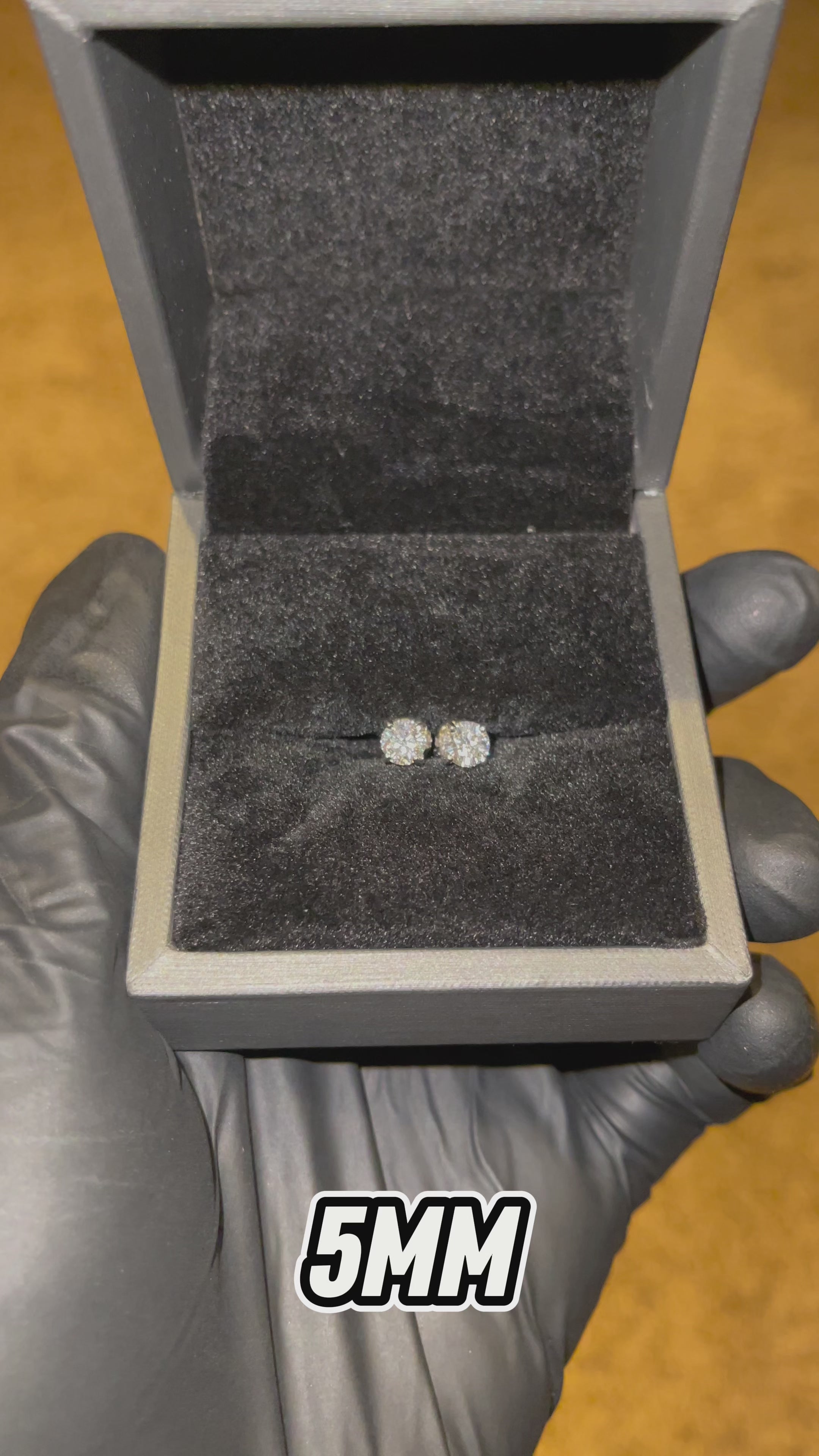 BASIC MOISSANITE STUD EARRINGS